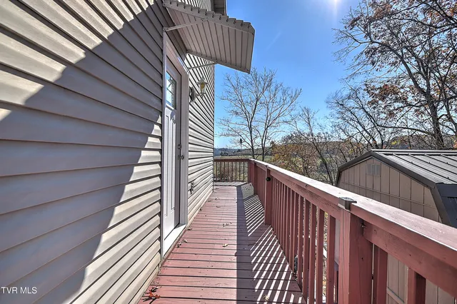 $435,000 | 395 Lakeshore Road, Bluff City, TN 37618