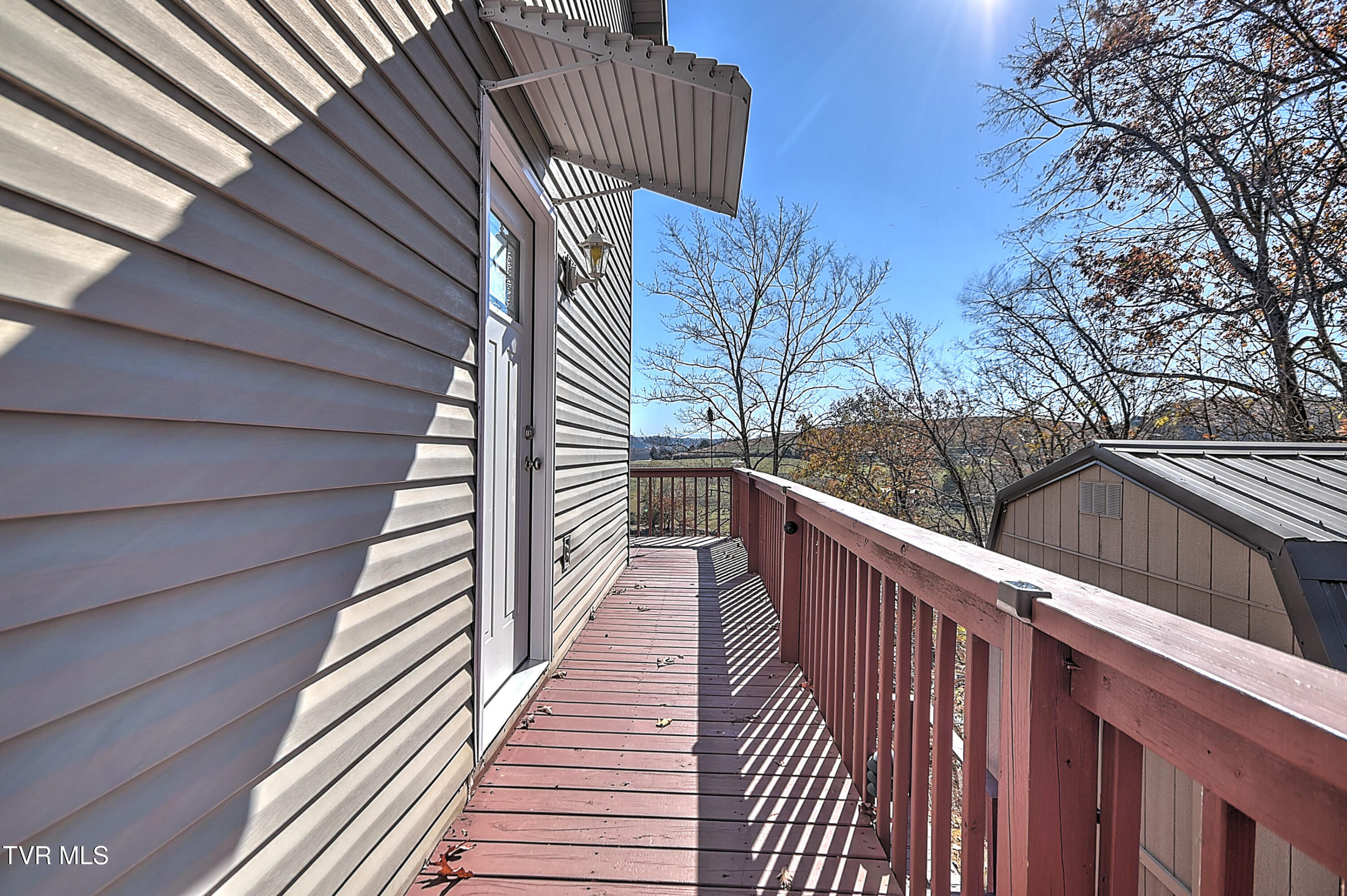 395 Lakeshore Road Bluff City, TN 37618 - Photo 33 of 40 395 Lakeshore JF-45