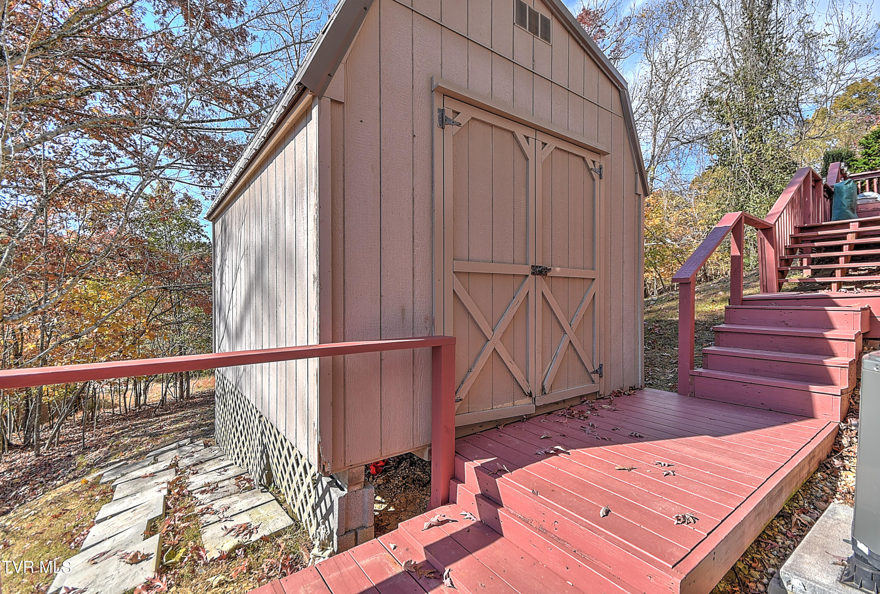 395 Lakeshore Road Bluff City, TN 37618 - Photo 37 of 40 395 Lakeshore JF-43