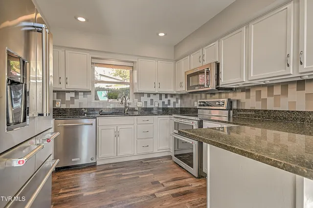 $435,000 | 395 Lakeshore Road, Bluff City, TN 37618