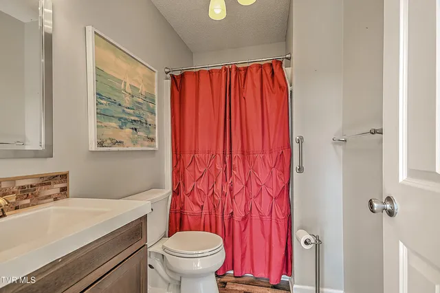 $435,000 | 395 Lakeshore Road, Bluff City, TN 37618