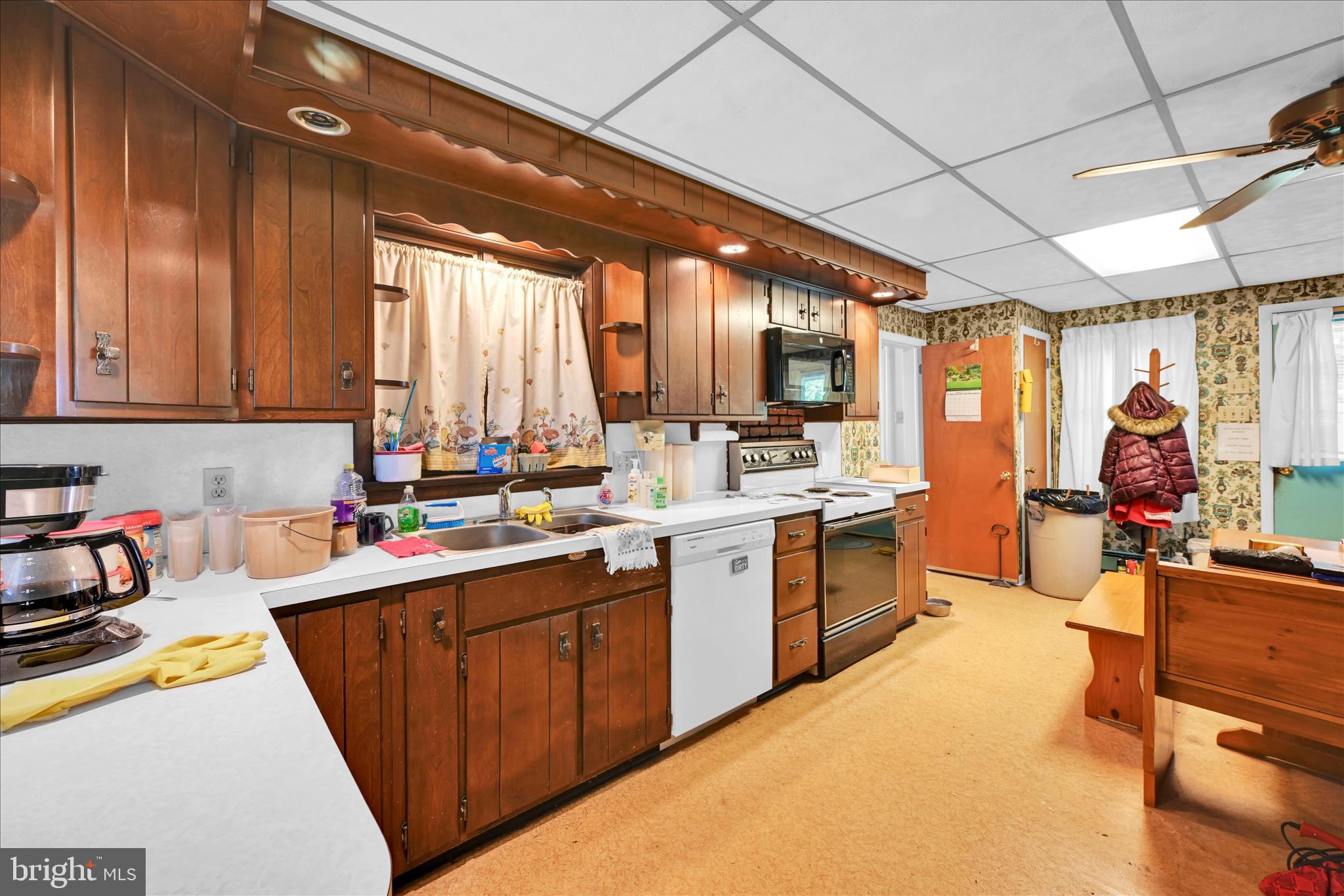 5235 4 Point Road Bethel, PA 19507 - Photo 35 of 55 Kitchen