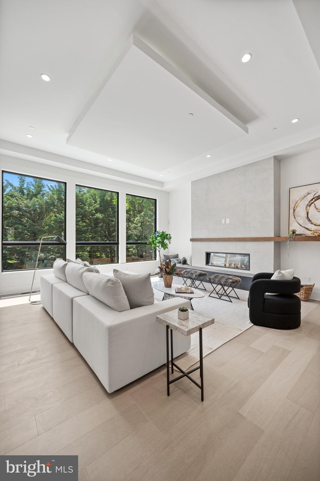 13017 Glen Road North Potomac, MD 20878 - Photo 4 of 28 Bright Family room with fireplace