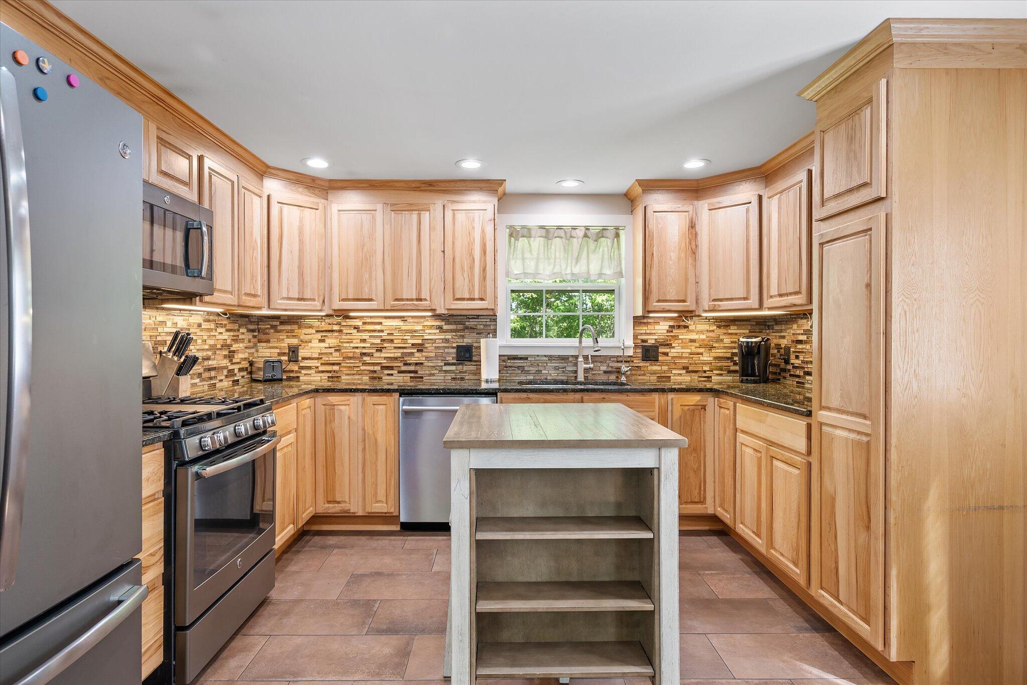 403 Bangor Road Ellsworth, ME 04605 - Photo 9 of 46 09-Kitchen