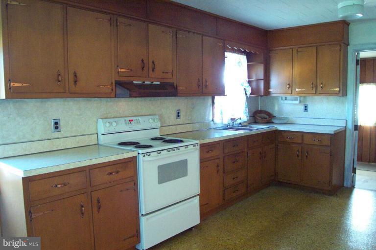 23 Rolling Drive Rising Sun, MD 21911 - Photo 6 of 8 Kitchen