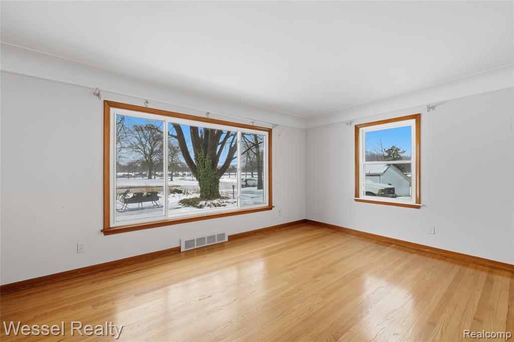 28771 Bunert Road Warren, MI 48088 - Photo 7 of 43