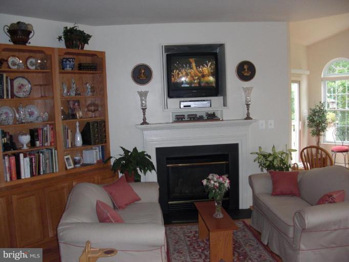 25 Broadbridge Road Rosedale, MD 21237 - Photo 10 of 26 Family Room