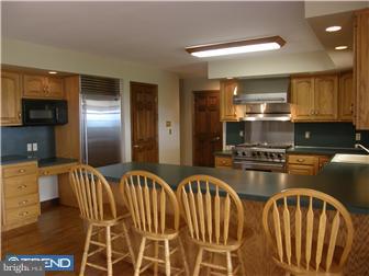 309 Chestnut Hill Road Temple, PA 19560 - Photo 3 of 12 Kitchen