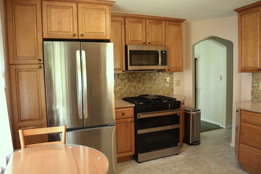 20 Exeter Street West Springfield, MA 01089 - Photo 15 of 42
