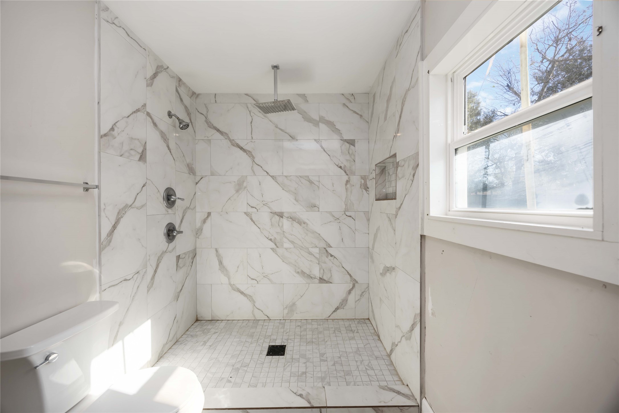 5934 Belcrest Street Houston, TX 77033 - Photo 13 of 17 a bathroom with a shower