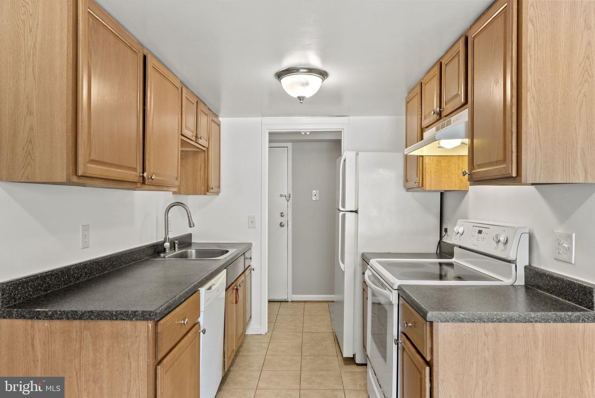 11645 Stoneview Square, Unit 1B Reston, VA 20191 - Photo 7 of 35 Gallery Image 7