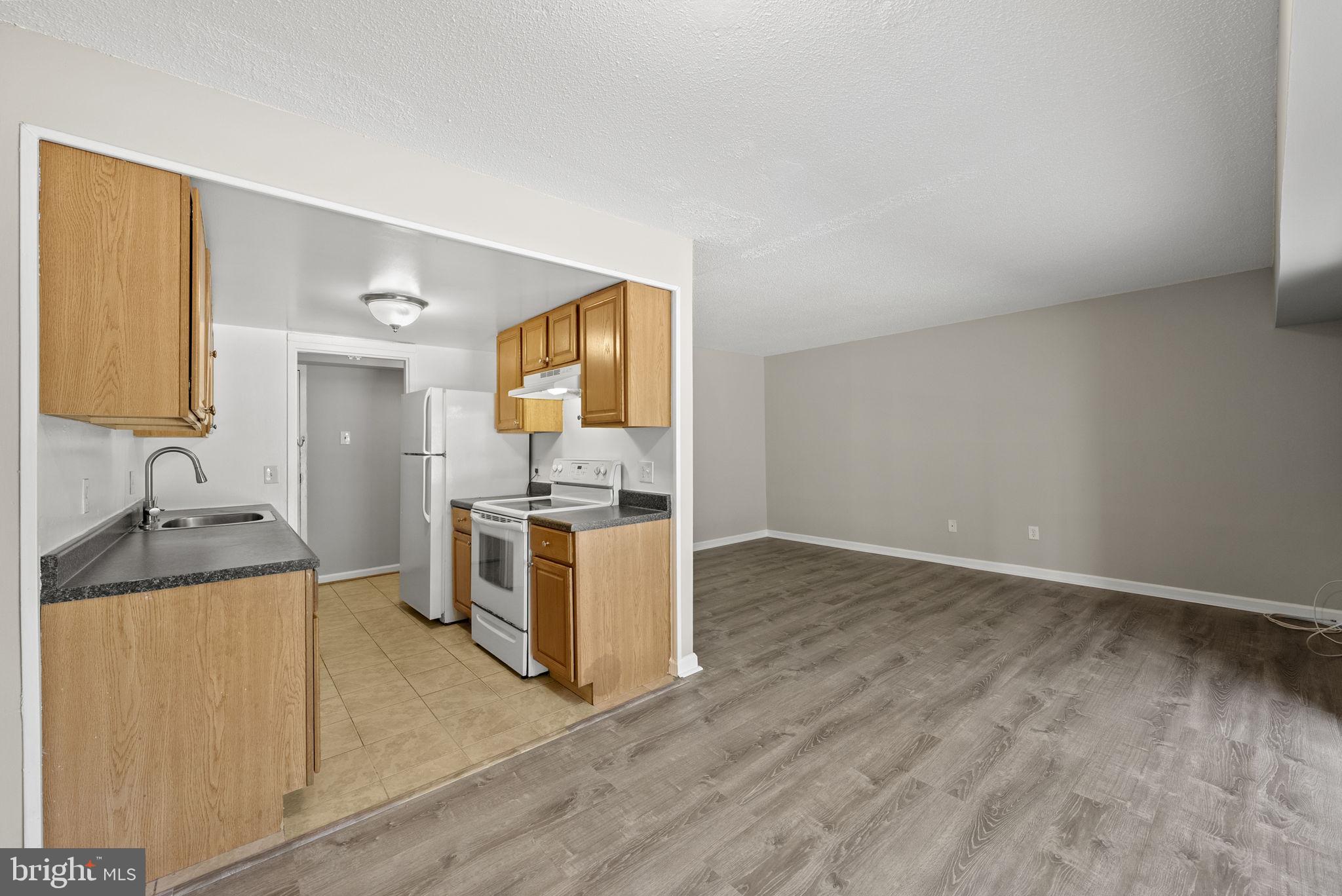 11645 Stoneview Square, Unit 1B Reston, VA 20191 - Photo 8 of 35 Gallery Image 8
