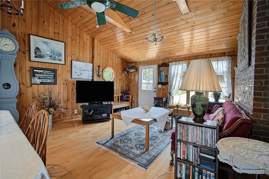 37 Nelson Road Cranston, RI 02921 - Photo 8 of 50 Gallery Image 8