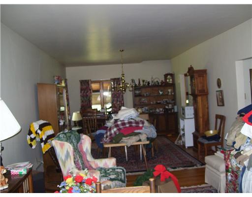 3221 State Road New Castle, PA 16105 - Photo 2 of 10 Living Room. Living/dining room combo