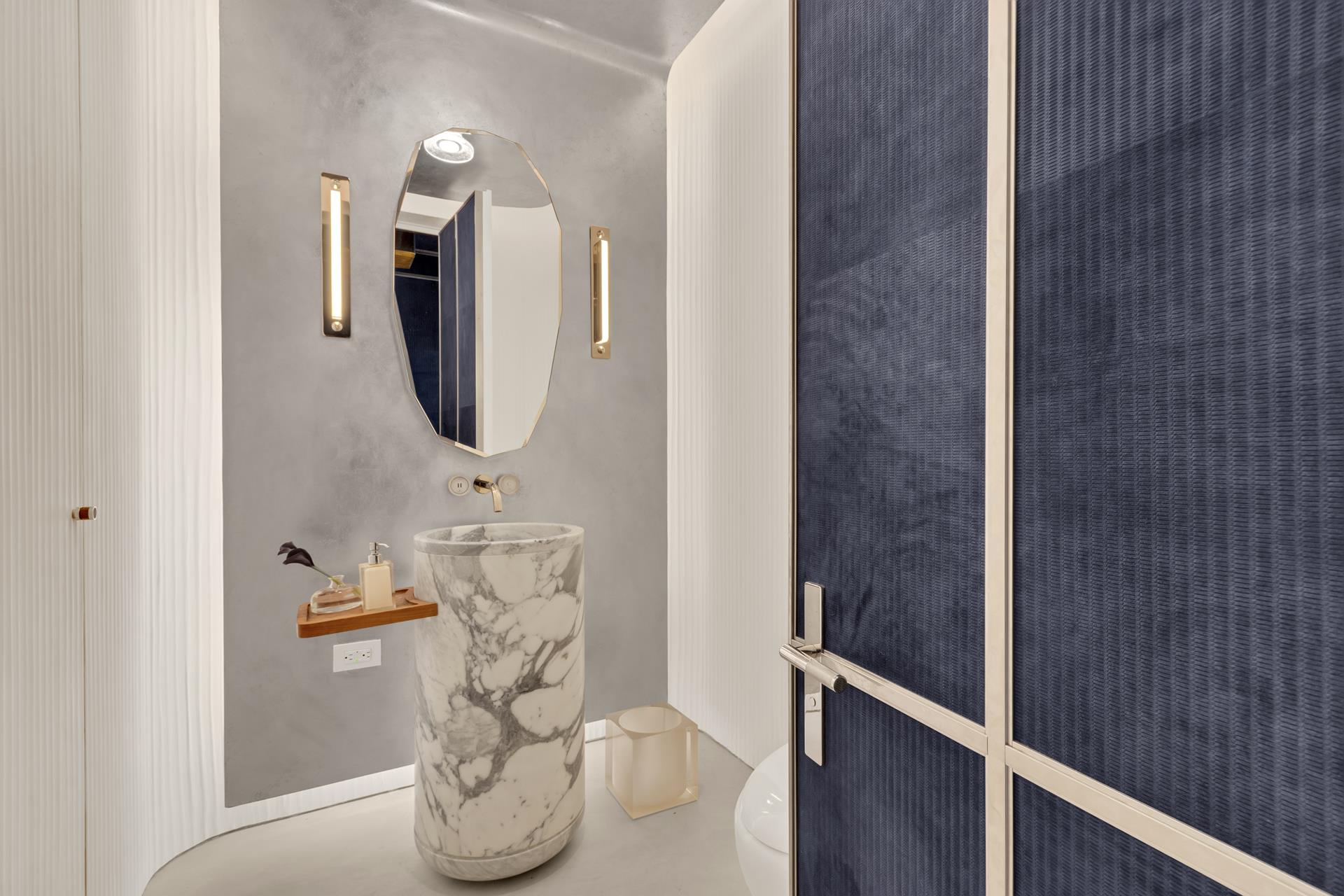 730 Park Avenue, Unit 10C/11C Manhattan, NY 10021 - Photo 11 of 27 a bathroom with a shower