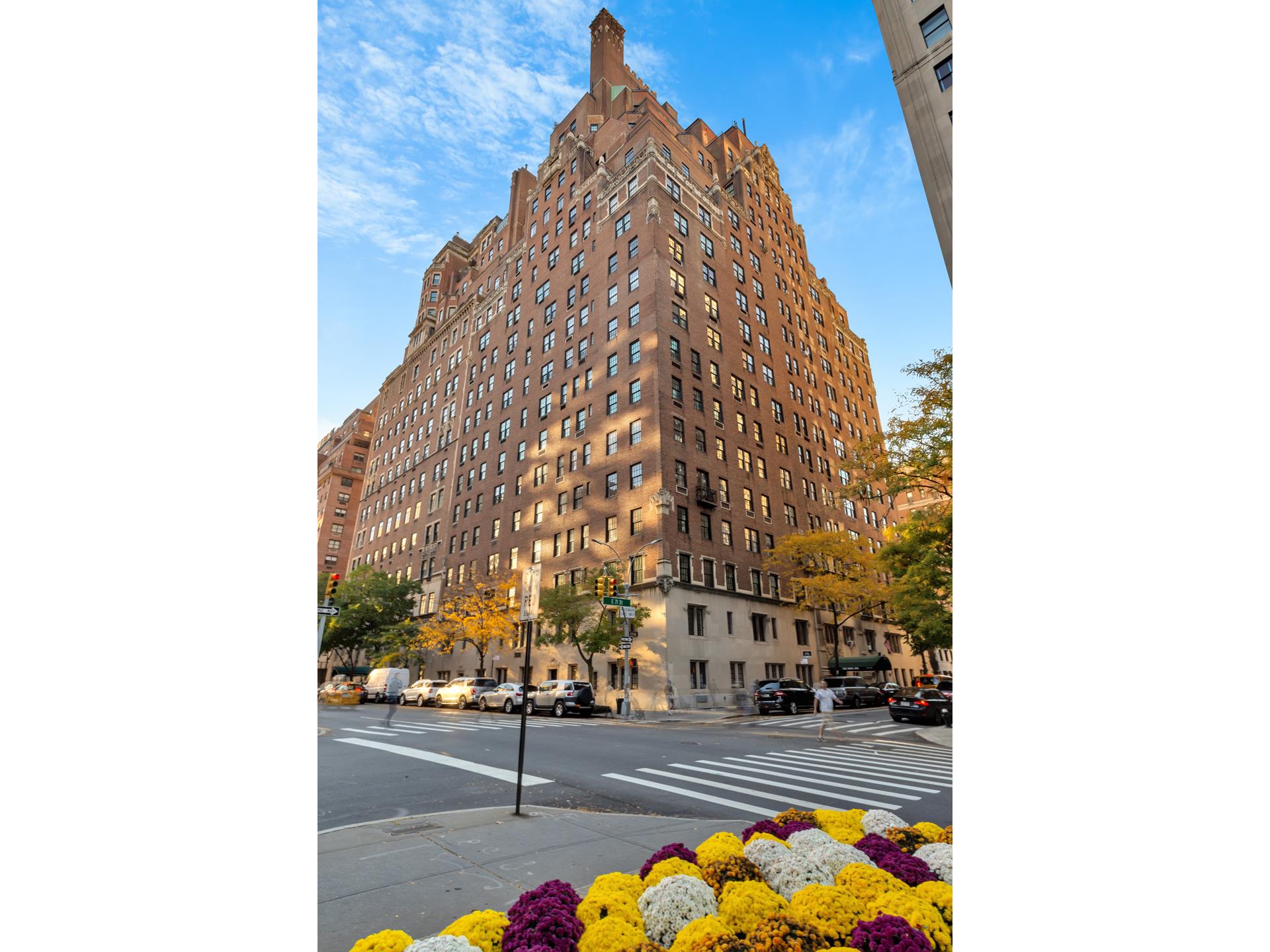 730 Park Avenue, Unit 10C/11C Manhattan, NY 10021 - Photo 26 of 27 a view of a tall building