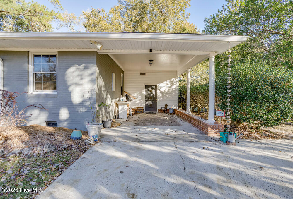 4108 Norman Road Trent Woods, NC 28562 - Photo 4 of 40 image-IMG_2963HDR1762188073