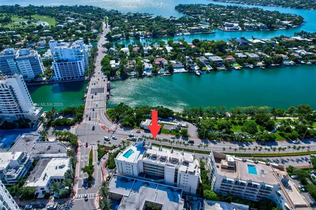 an aerial view of a house with outdoor space and lake view