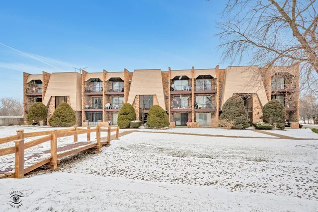 $1,900 | 7302 Blackstone Avenue, Unit 7, Justice, IL 60458