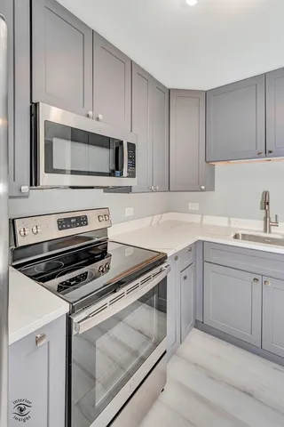 $1,900 | 7302 Blackstone Avenue, Unit 7, Justice, IL 60458