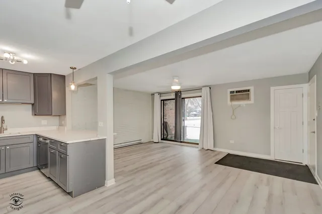 $1,900 | 7302 Blackstone Avenue, Unit 7, Justice, IL 60458