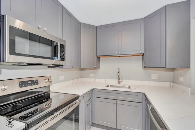 $1,900 | 7302 Blackstone Avenue, Unit 7, Justice, IL 60458