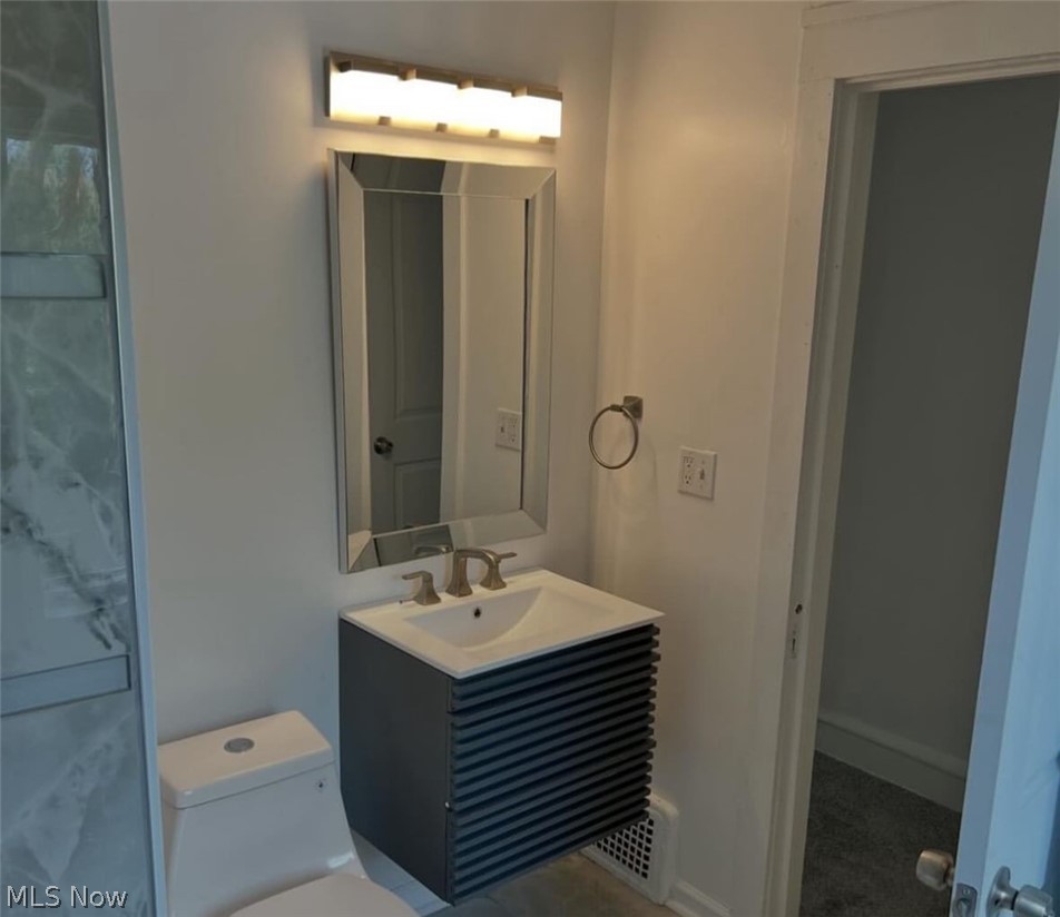 3550 Pennington Road Cleveland, OH 44120 - Photo 8 of 16 nd floor Bathroom featuring oversized vanity and toilet
