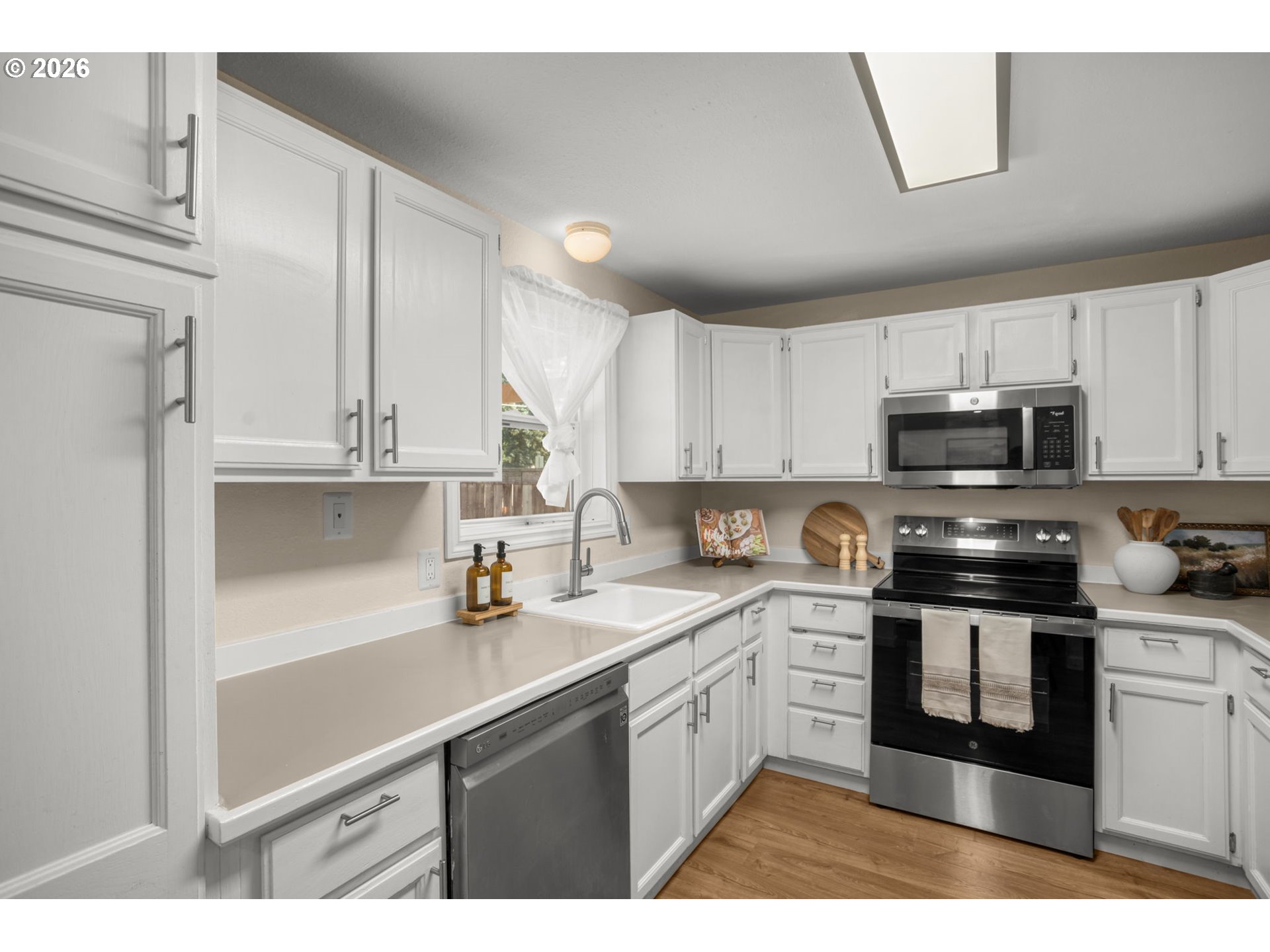 5464 Southwest 186th Place Beaverton, OR 97078 - Photo 10 of 21