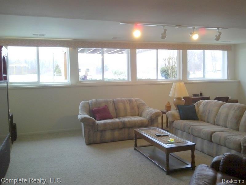 5131 Belsay Road Grand Blanc, MI 48439 - Photo 17 of 29 2014-03-11 15.22