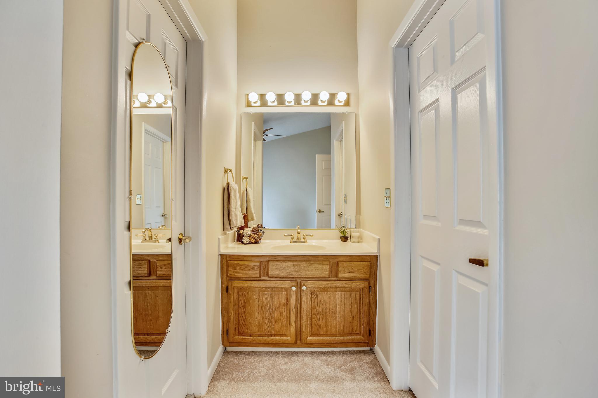 1404 Newport Spring Court Reston, VA 20194 - Photo 35 of 70 Primary Bedroom Suite Dressing Area