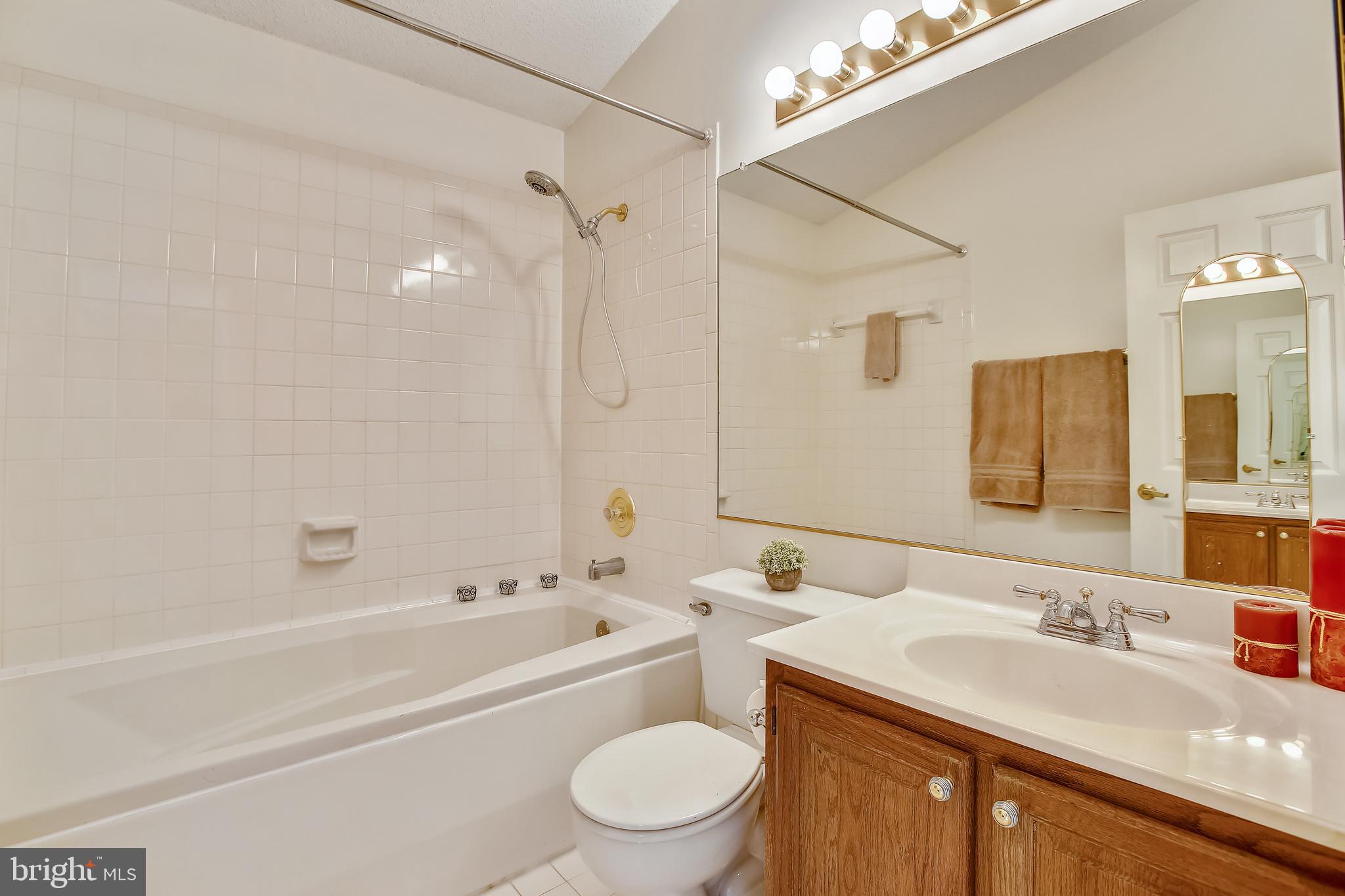 1404 Newport Spring Court Reston, VA 20194 - Photo 37 of 70 Primary Suite Bathroom