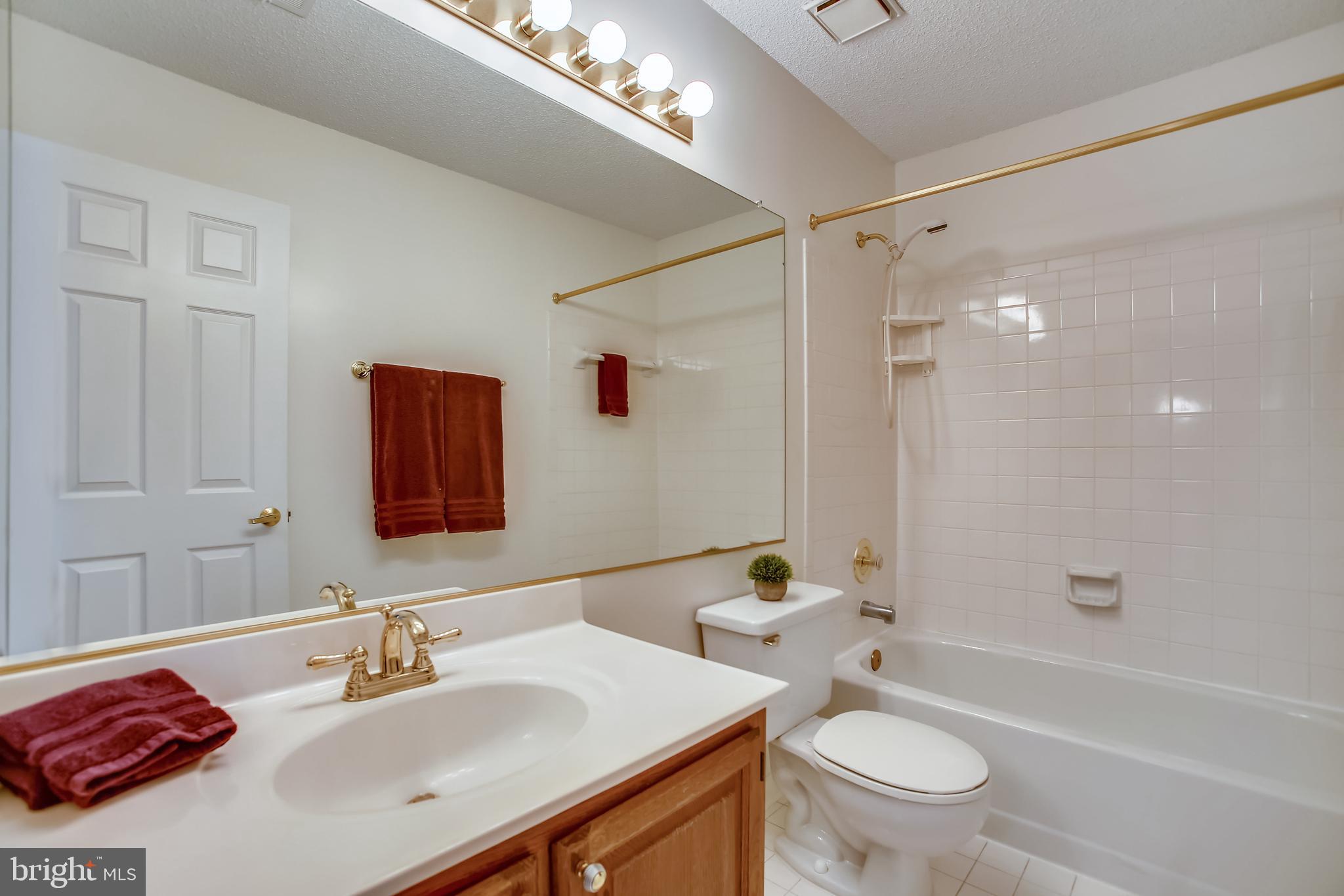 1404 Newport Spring Court Reston, VA 20194 - Photo 45 of 70 Upstairs Hall Bathroom