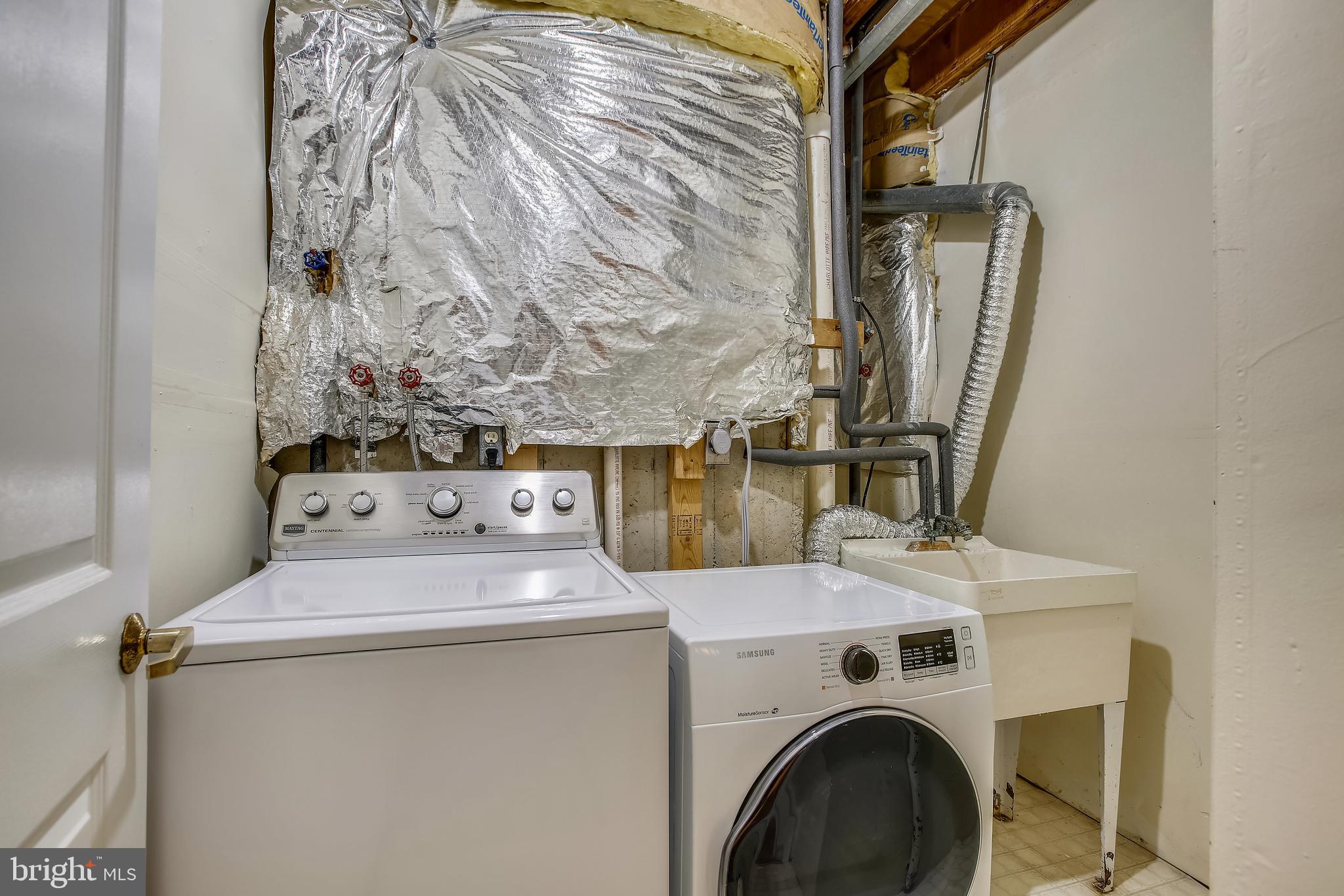 1404 Newport Spring Court Reston, VA 20194 - Photo 51 of 70 Washer, Dryer, and Laundry Sink