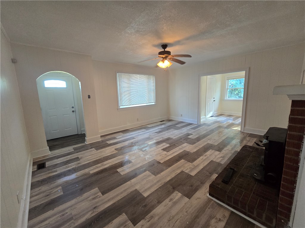 3016 South Main Street Anderson, SC 29624 - Photo 2 of 13 Living Room Entrance
