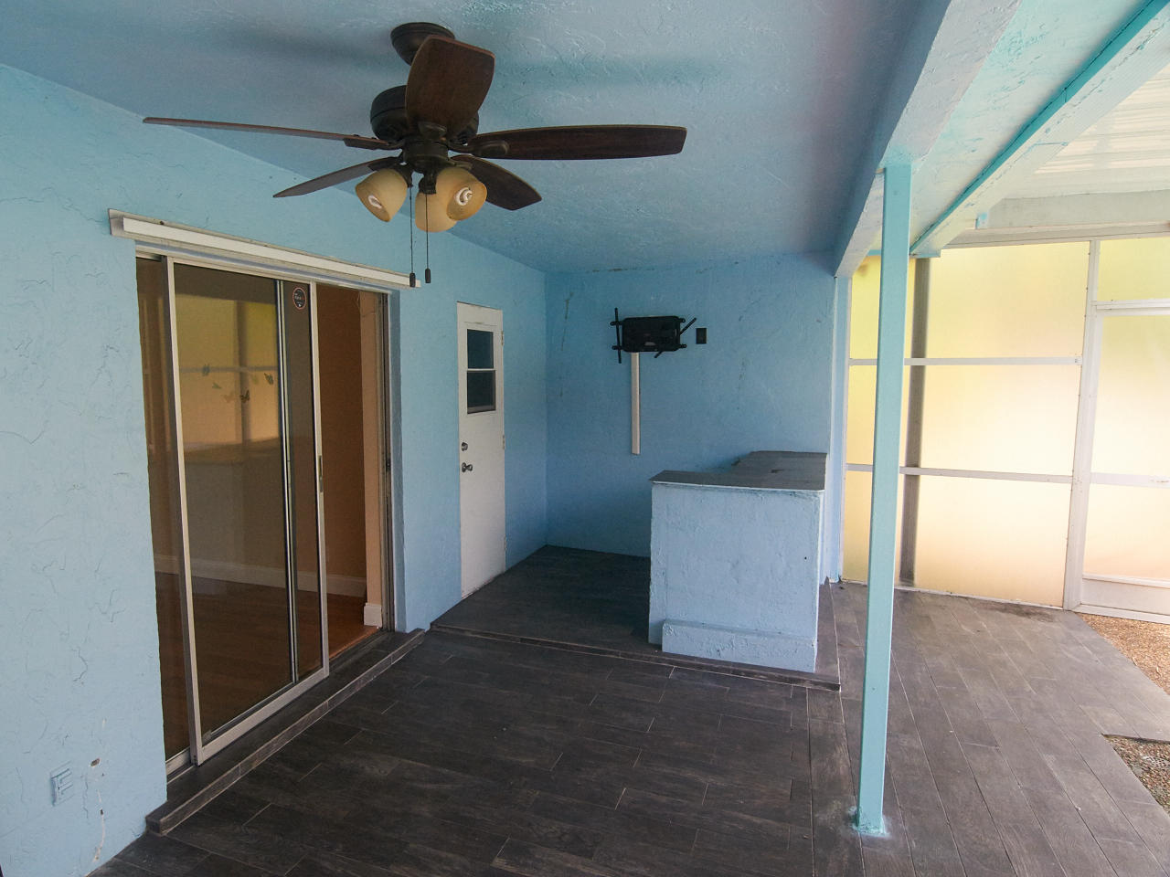 201 Northeast 28th Terrace Boca Raton, FL 33431 - Photo 21 of 36 Covered patio
