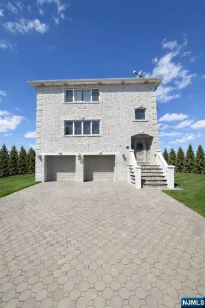 $3,700 | 33 Willow Wood Court, Unit 2, East Rutherford, NJ 07073