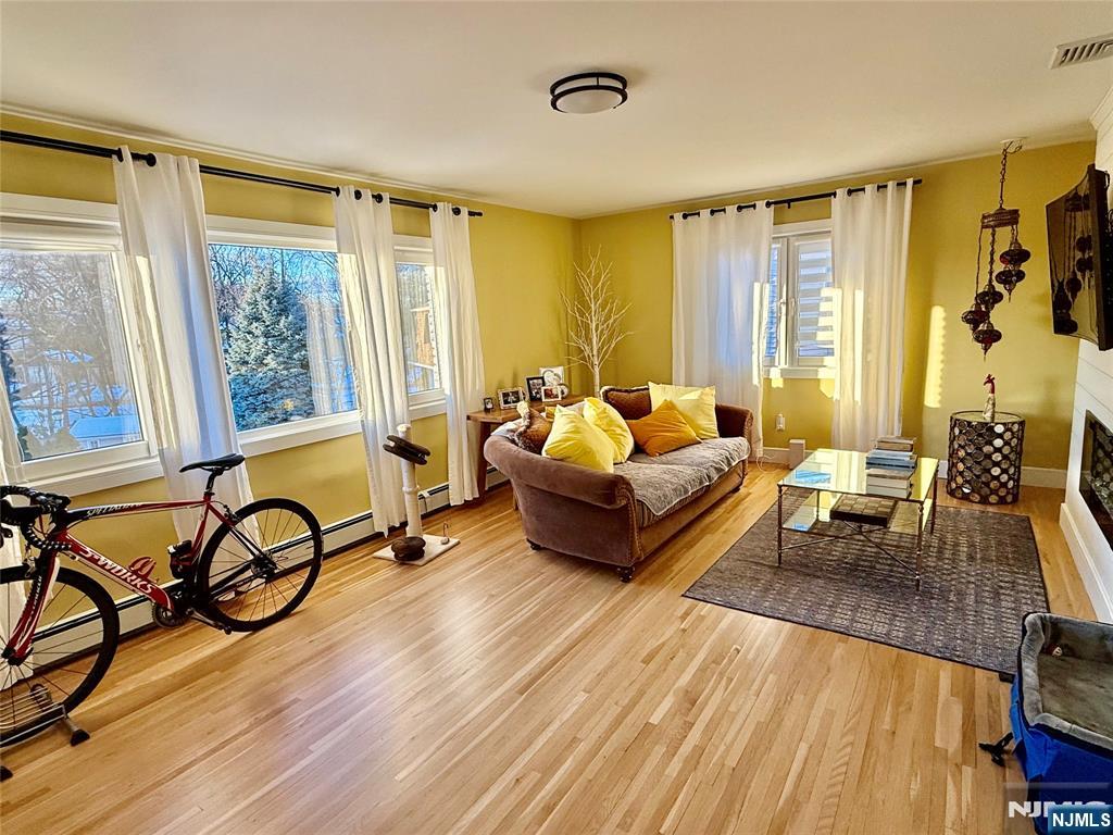 33 Willow Wood Court, Unit 2 East Rutherford, NJ 07073 - Photo 11 of 17