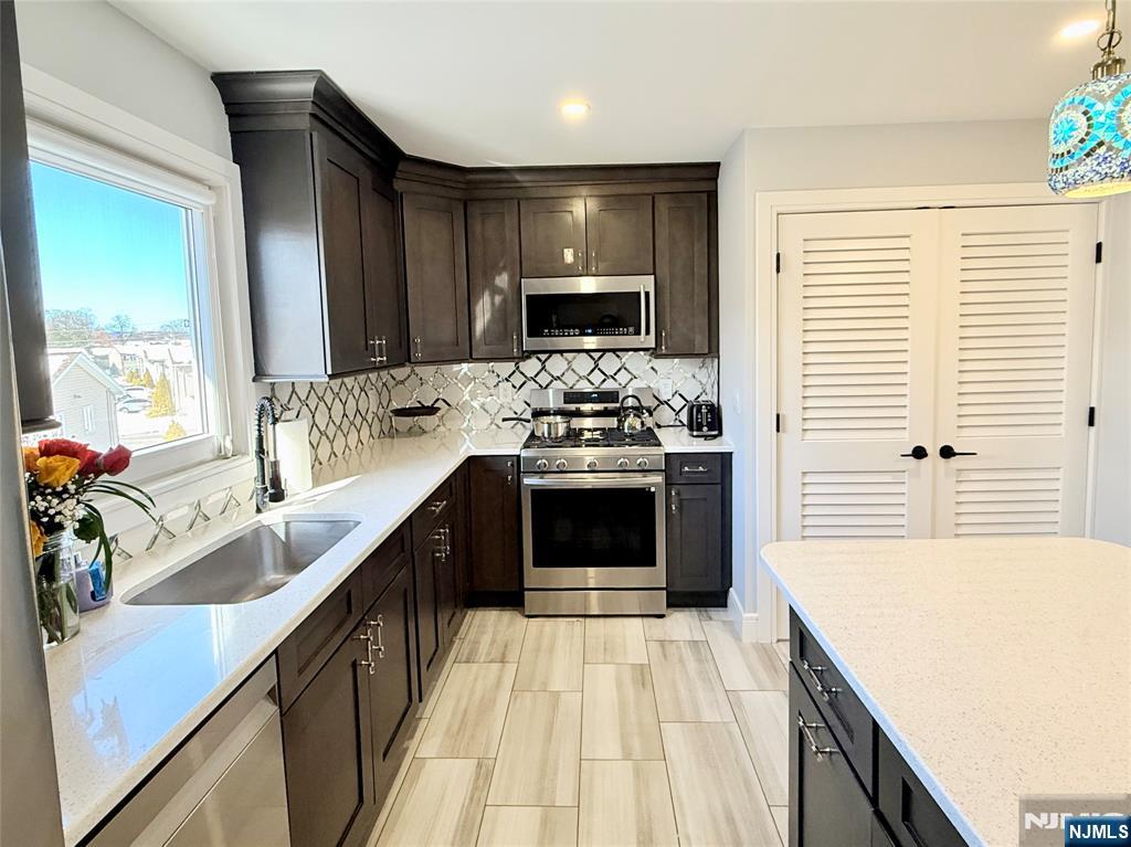 33 Willow Wood Court, Unit 2 East Rutherford, NJ 07073 - Photo 6 of 17