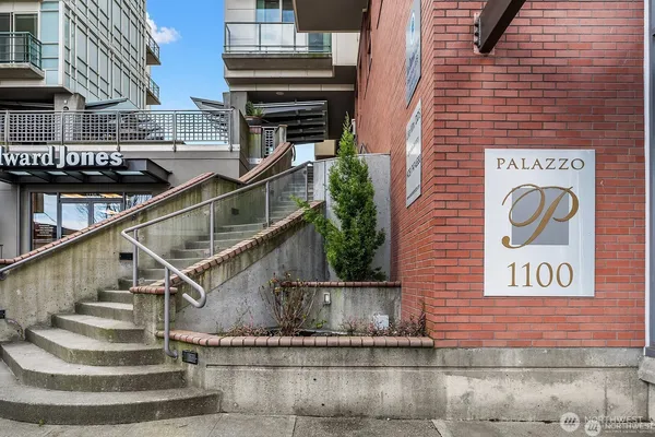 $4,950 | 1100 106th Avenue Northeast, Bellevue, WA 98004