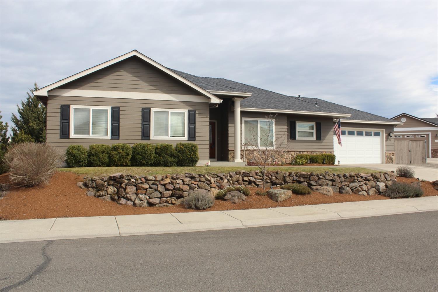 336 Ridgeway Avenue Central Point, OR 97502 - Photo 2 of 28 Additional Photo