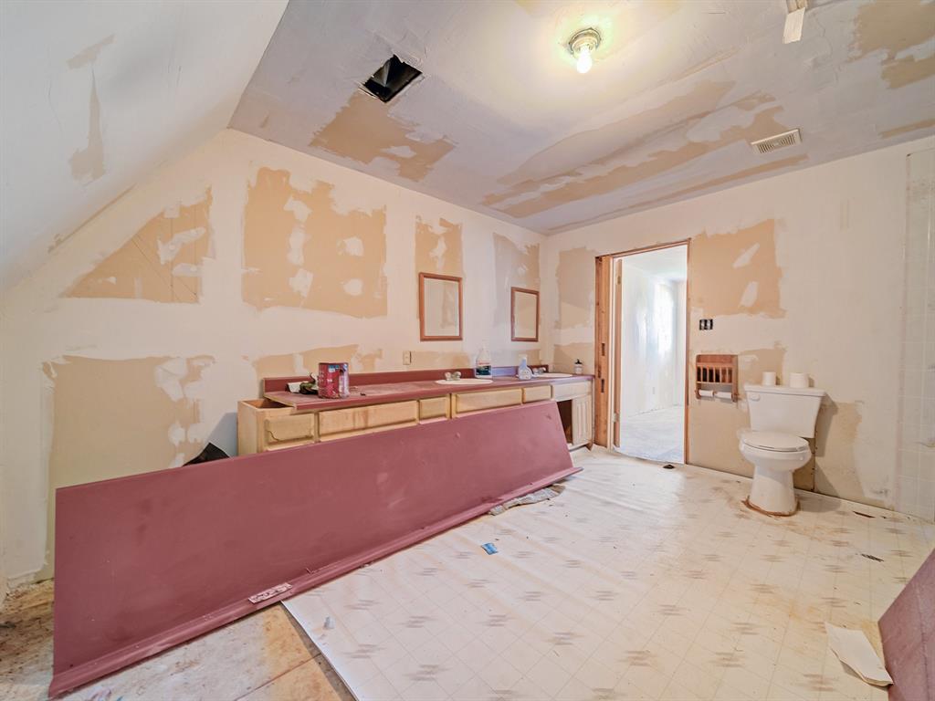 13833 Indian Wells Road Dallas, TX 75253 - Photo 34 of 39 Unfinished upstairs bathroom