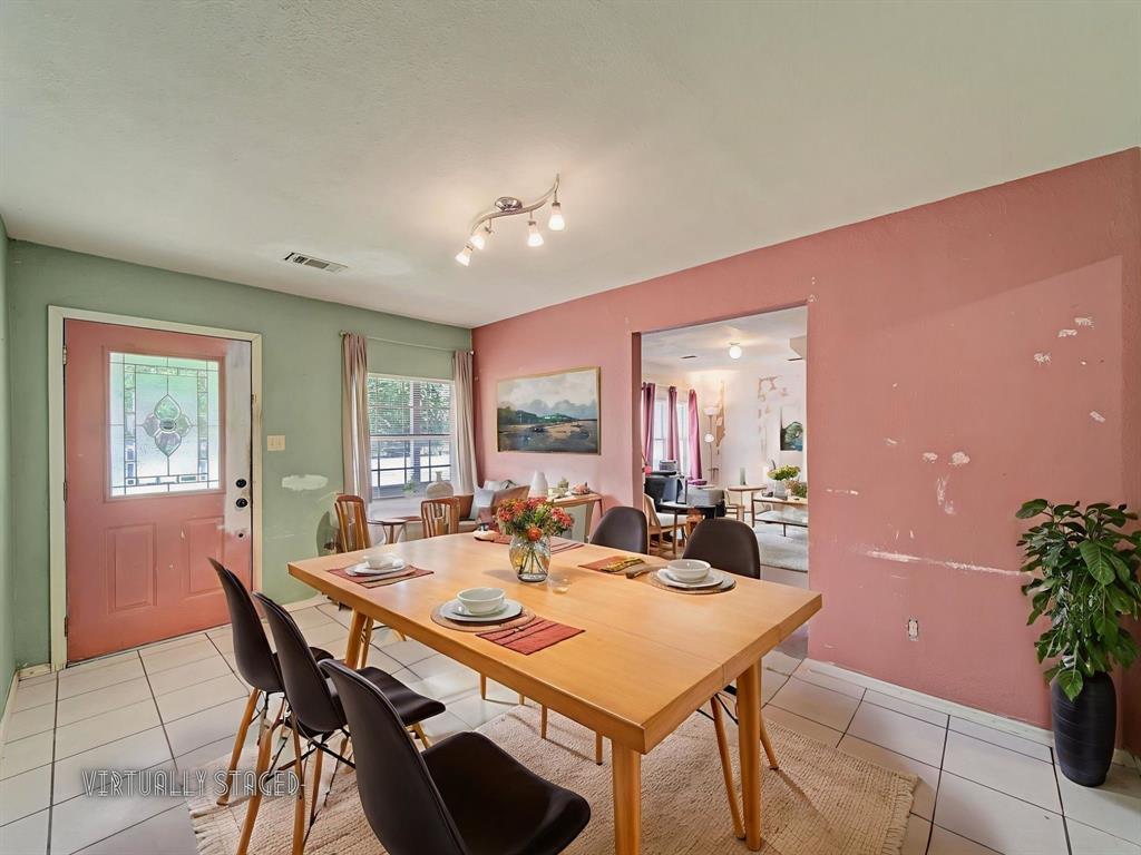13833 Indian Wells Road Dallas, TX 75253 - Photo 6 of 39 Dining room/Entry Virtually Staged