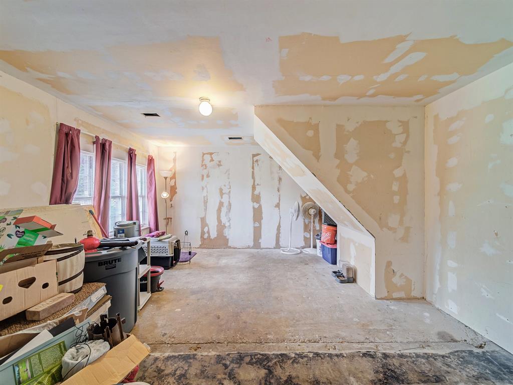 13833 Indian Wells Road Dallas, TX 75253 - Photo 7 of 39 Bonus Room off of the Dining room. Could be bedroom, living, etc.