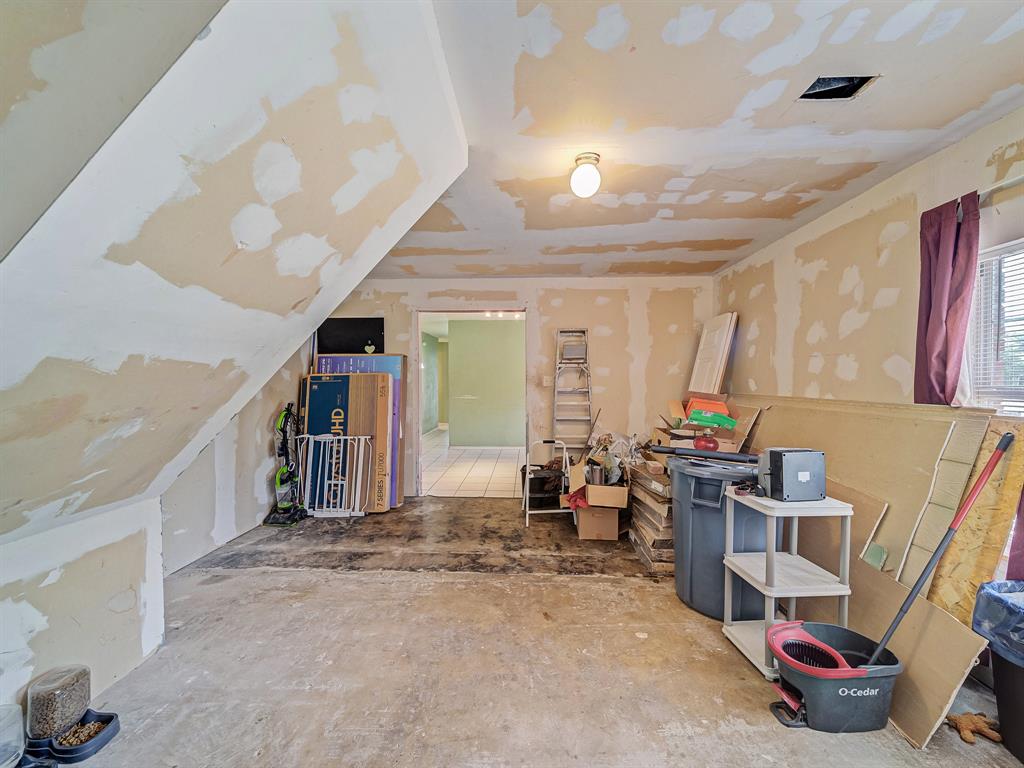 13833 Indian Wells Road Dallas, TX 75253 - Photo 8 of 39 View from back of room to dining area.