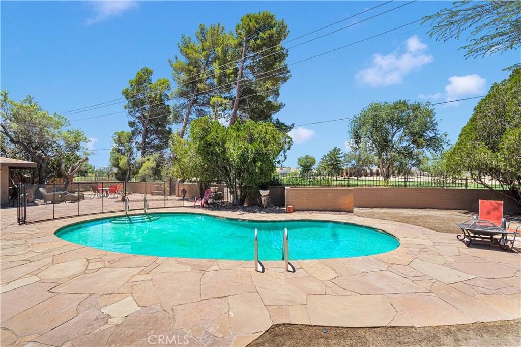 19955 Chickasaw Road Apple Valley, CA 92307 - Photo 44 of 60 a swimming pool with outdoor seating and yard