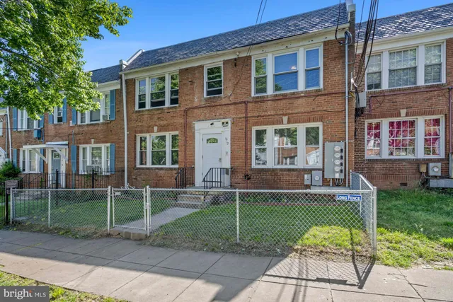 a view of a house with a yard and plants