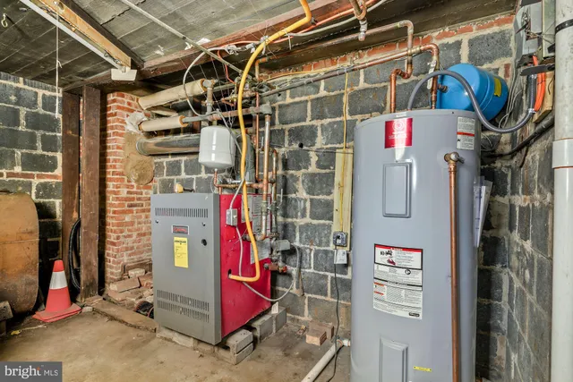 a view of walk in closet