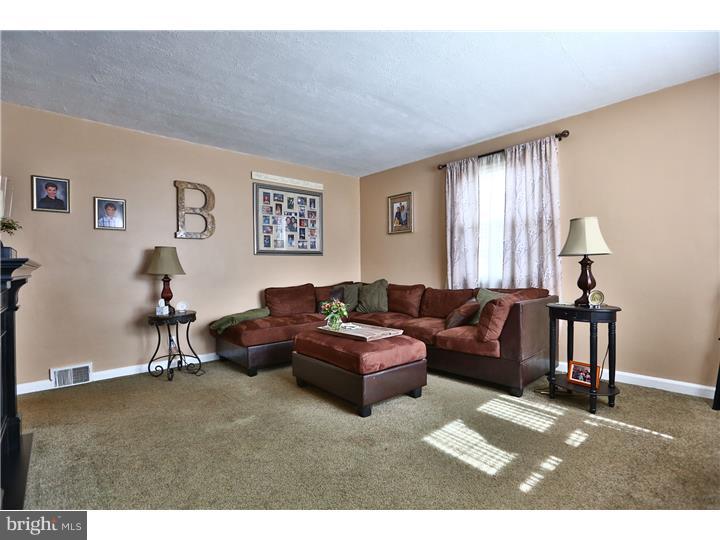 429 Blair Road Springfield, PA 19064 - Photo 3 of 23
