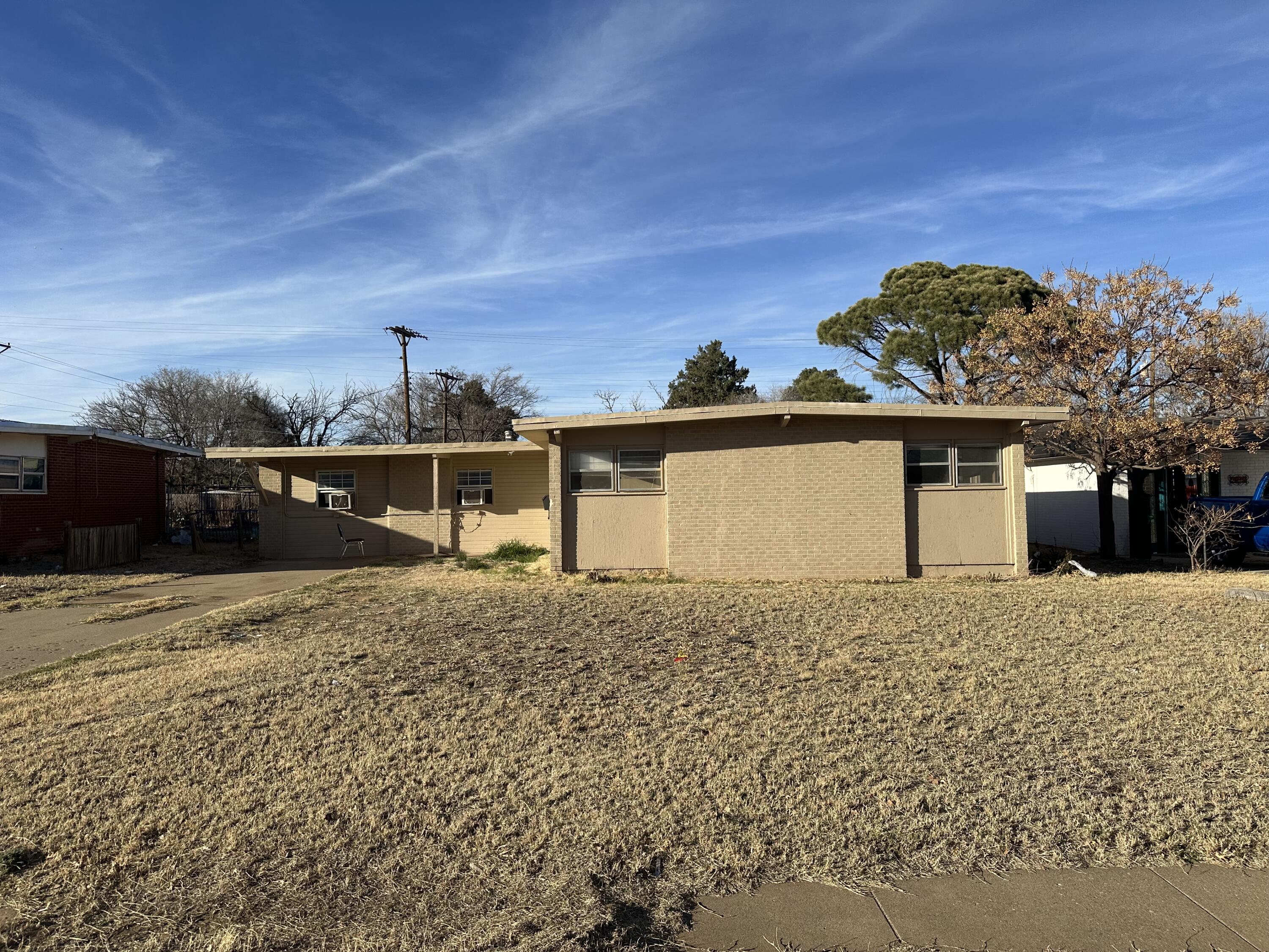a view of a house with a backyard
