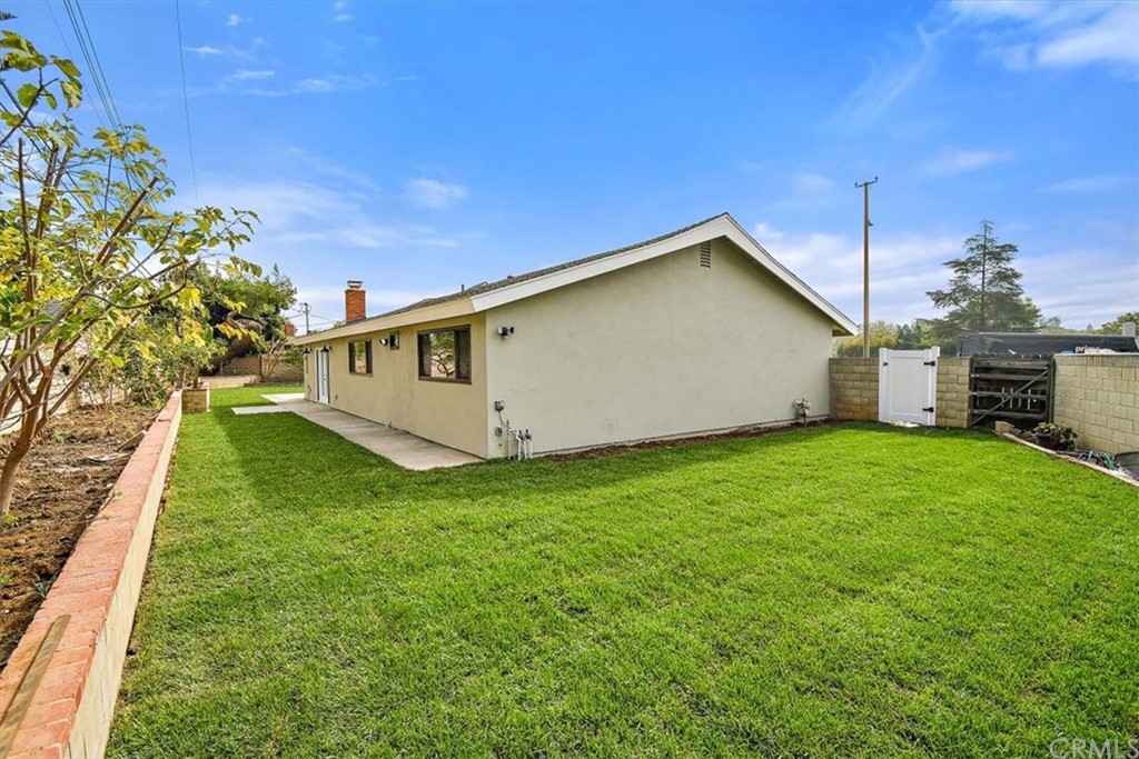 14101 Cameron Lane North Tustin, CA 92705 - Photo 31 of 36 a house view with a garden space